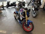 BMW F 900 R mit Tieferlegung und niedriger Sitzbank  - BMW R 90 S