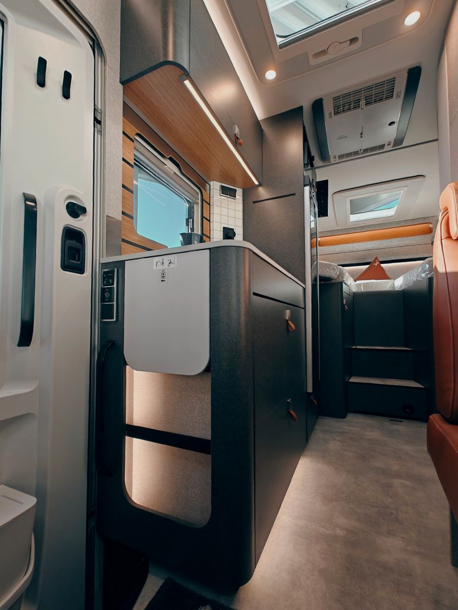 Fahrzeugabbildung HYMER / ERIBA / HYMERCAR ML - T 580 4x4² RSX - SANSIBAR® LTD. PTS PANTONE