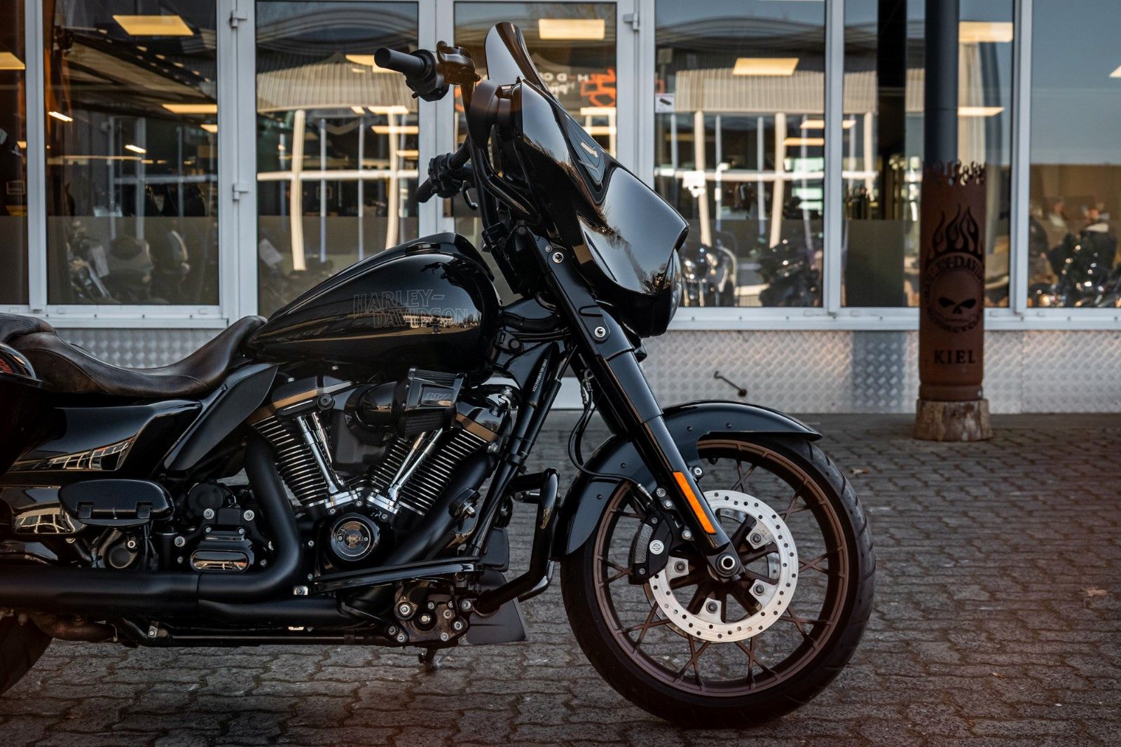 Fahrzeugabbildung Harley-Davidson FLHXST STREET GLIDE ST 117 - Kesstech -