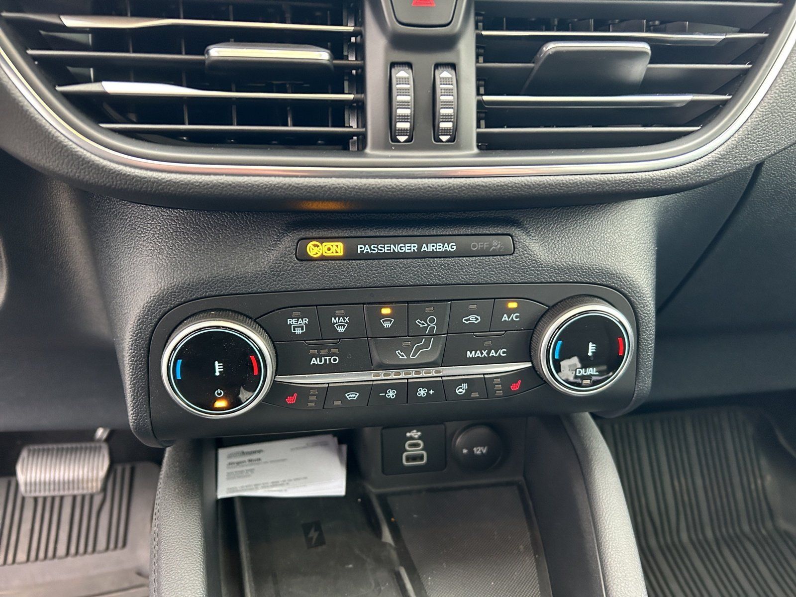 Fahrzeugabbildung Ford Kuga Titanium X PHEV HUD El. Panodach Navi digit
