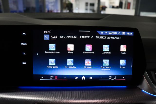 Fahrzeugabbildung BMW 218d Active Tourer M Sportpaket|1HAND|WIDESCREEN