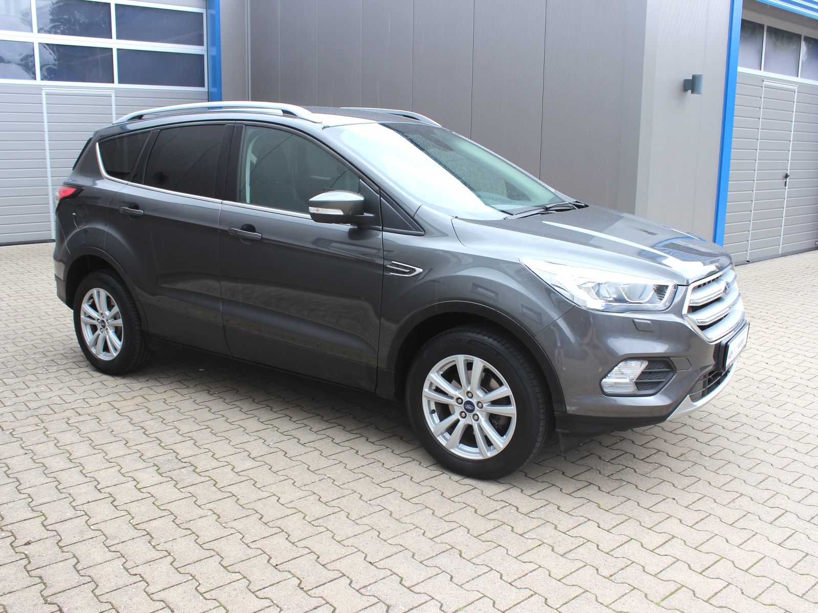 Fahrzeugabbildung Ford Kuga Cool & Connect 1,5 EcoBoost 4x2