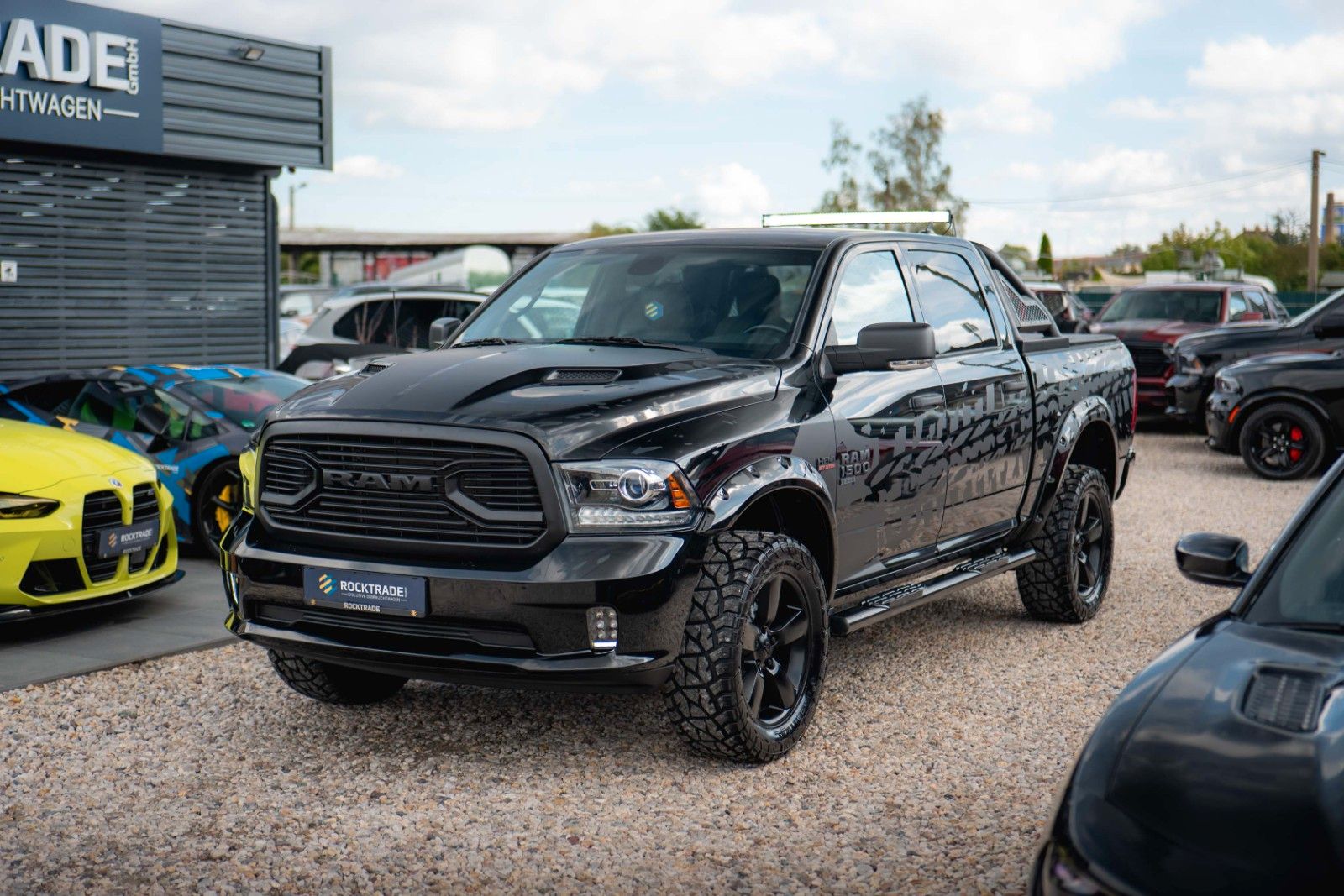 Fahrzeugabbildung Dodge RAM 5.7 V8 HEMI 4x4 OFFROAD Night-Paket *LED*