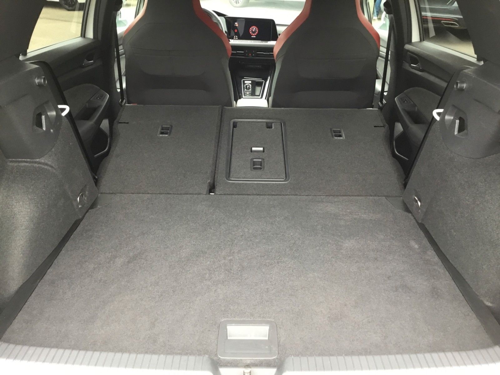 Fahrzeugabbildung Volkswagen Golf 2.0 TSI DSG GTI+Pano+18"+IQ Light
