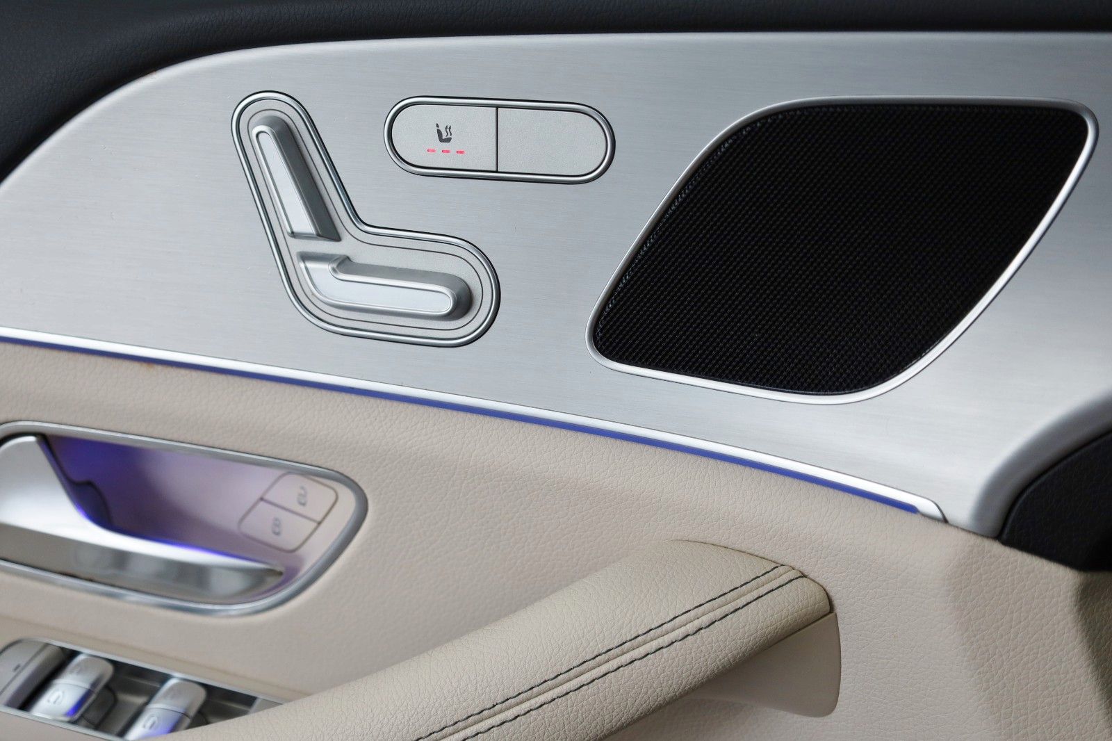 Fahrzeugabbildung Mercedes-Benz GLE 350de 4M Leder,Navi,LED,Kamera,SH,PDC,ParkP.