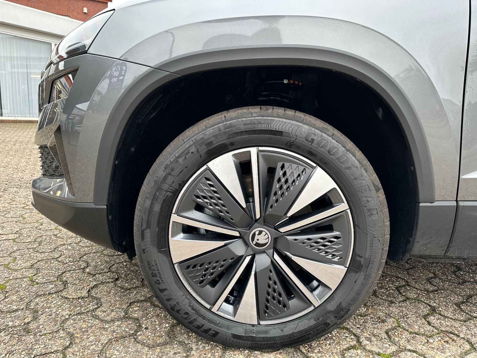 Fahrzeugabbildung SKODA Karoq 1.5 TSI Selection DSG AHK/Navi/ACC/LED/SHZ