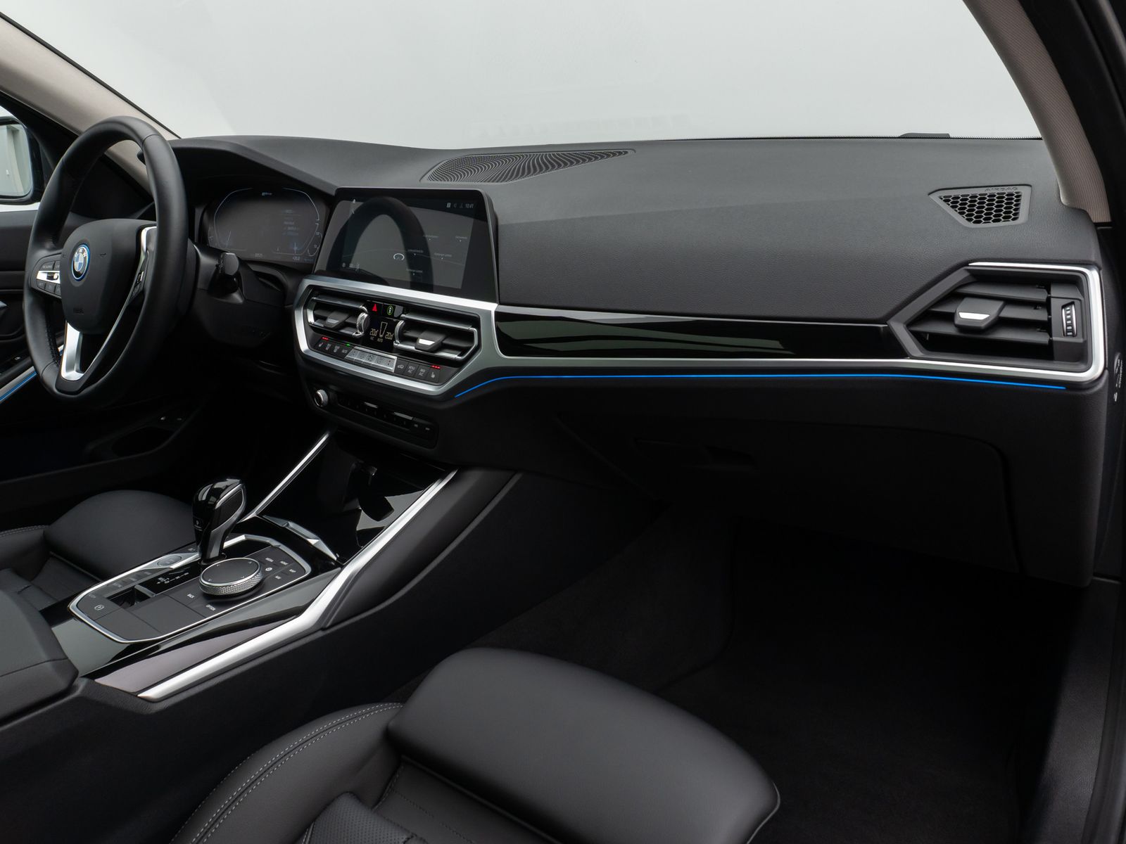 Fahrzeugabbildung BMW 320e Sport Line Panorama DAB CockPitPr PDC Alarm