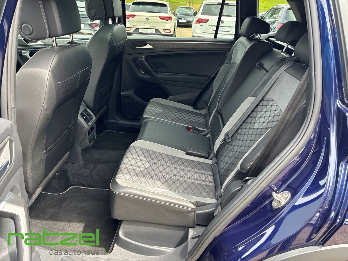 Fahrzeugabbildung Volkswagen Tiguan Allspace 4Motion R-Line DSG HUD Pano RFK
