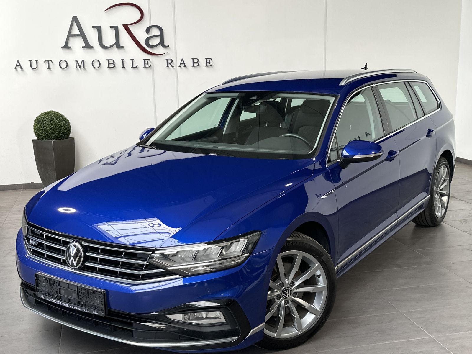 Fahrzeugabbildung Volkswagen Passat Variant R-Line NAV+LED+ACC+KAMERA+18ZO+PP