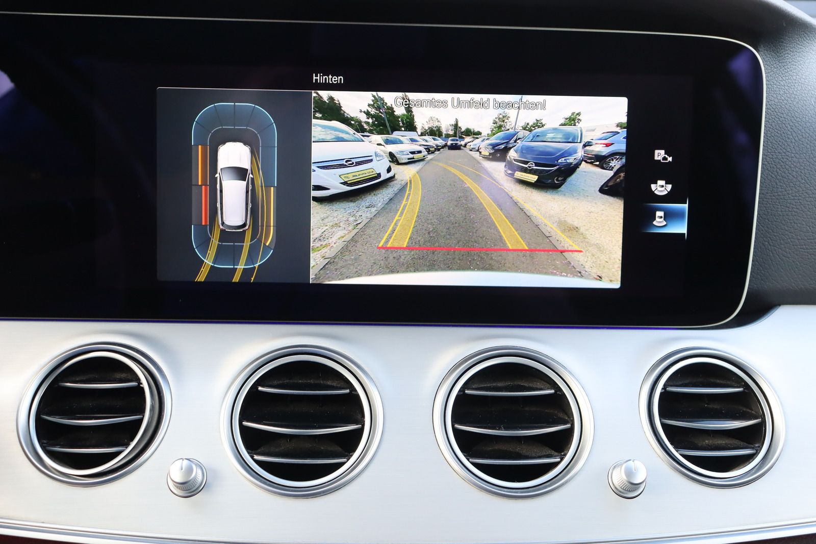 Fahrzeugabbildung Mercedes-Benz E 220 T d  * LED * DAB * Widescreen