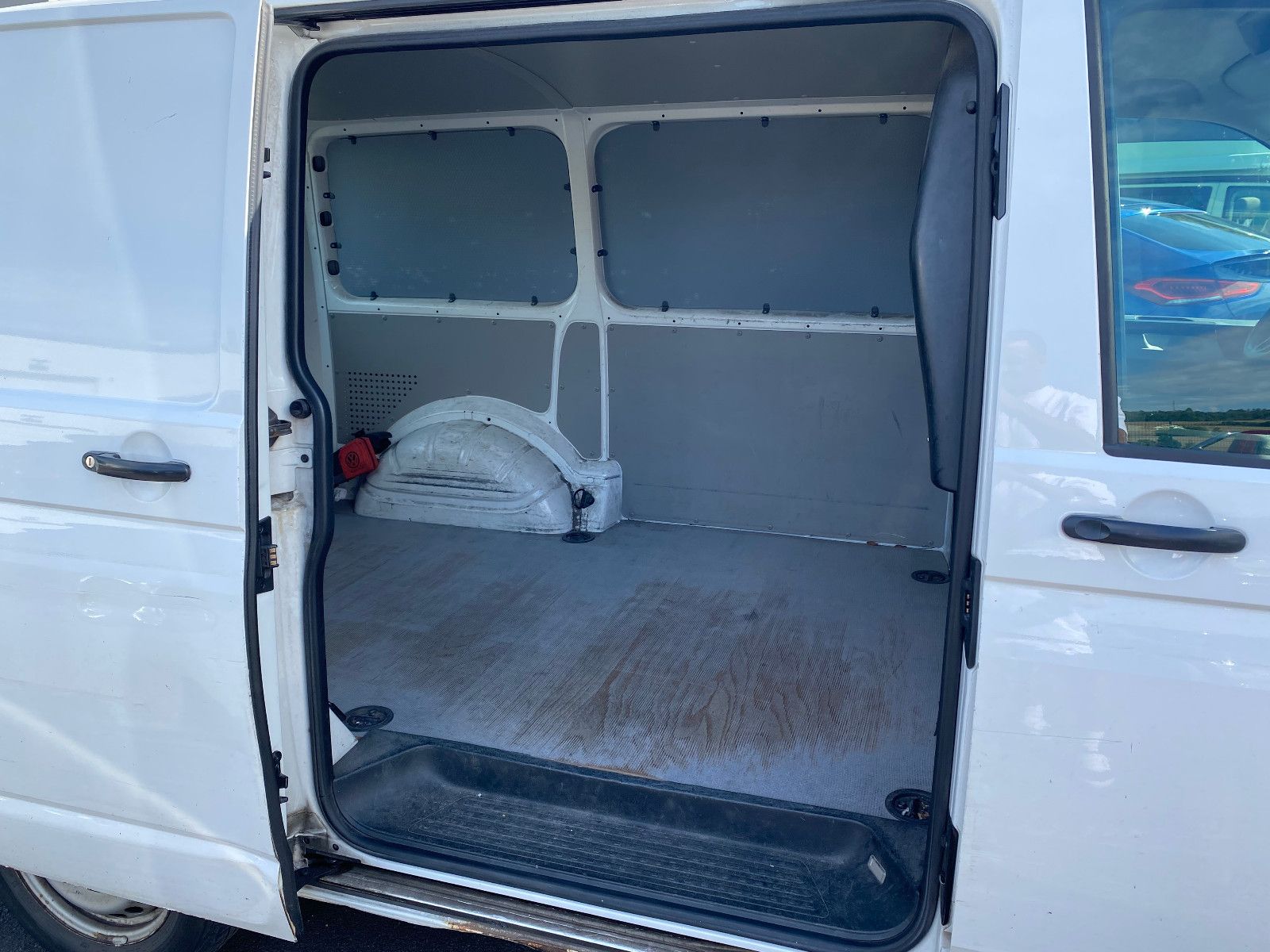 Fahrzeugabbildung Volkswagen T6 Transporter EcoProfi 3-Sitzer AHK SHZ Klima