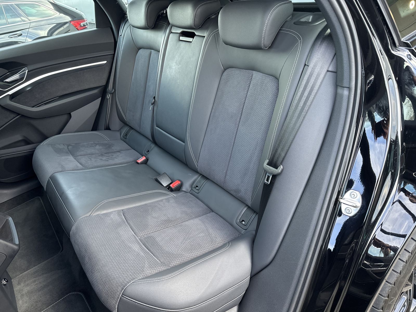 Fahrzeugabbildung Audi e-tron 50 Qu S-Line Black NAV+LED+21ZO+KAMERA+VC