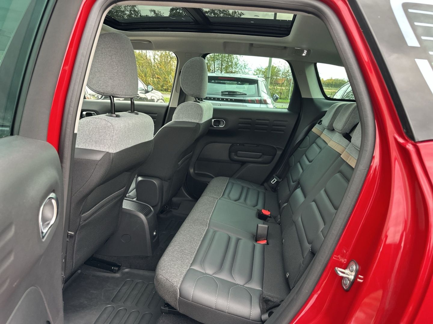 Fahrzeugabbildung Citroën C3 Aircross PT 110 S&S Shine Pack El. Panodach