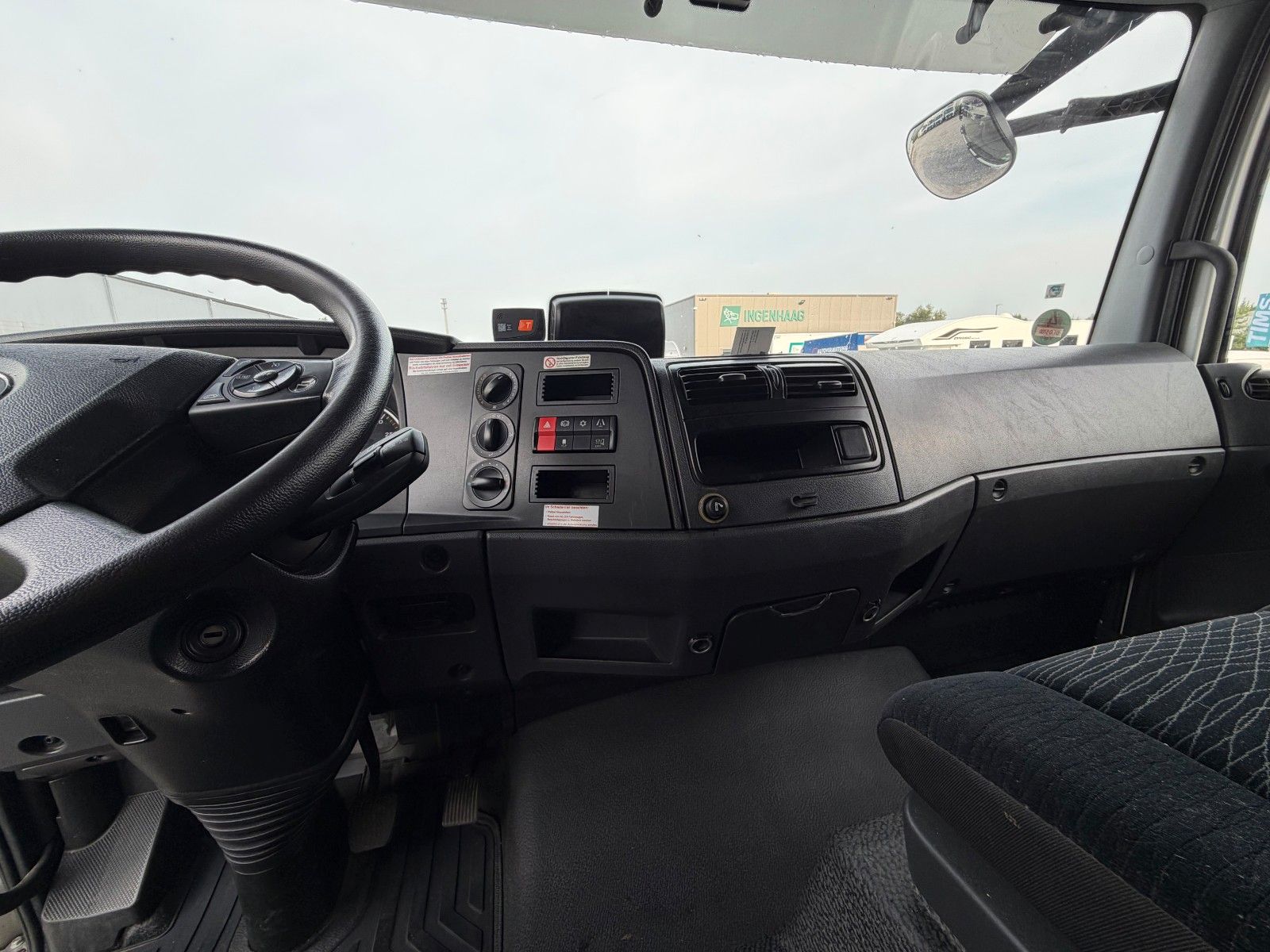 Fahrzeugabbildung Mercedes-Benz Atego 818 L Koffer LBW Klima Automatic
