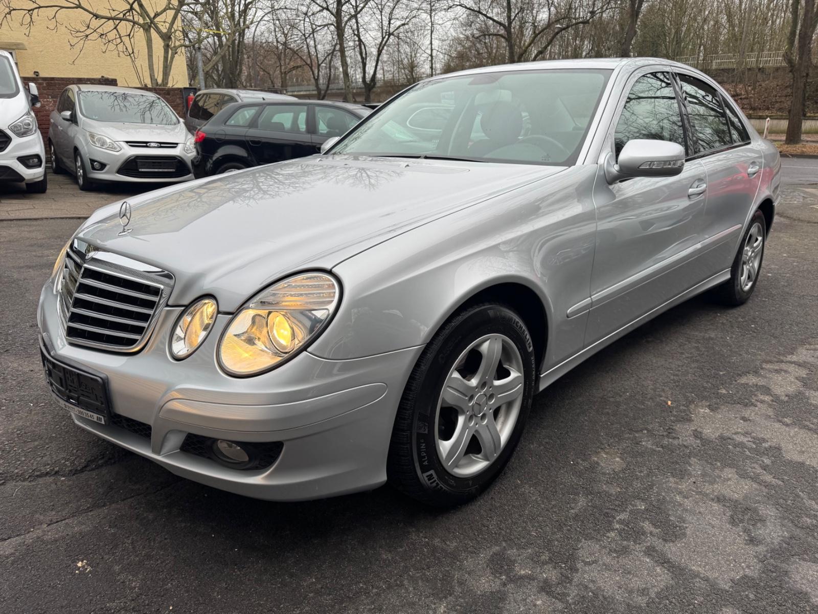 Mercedes-Benz E 230 1 HAND WENIG KM