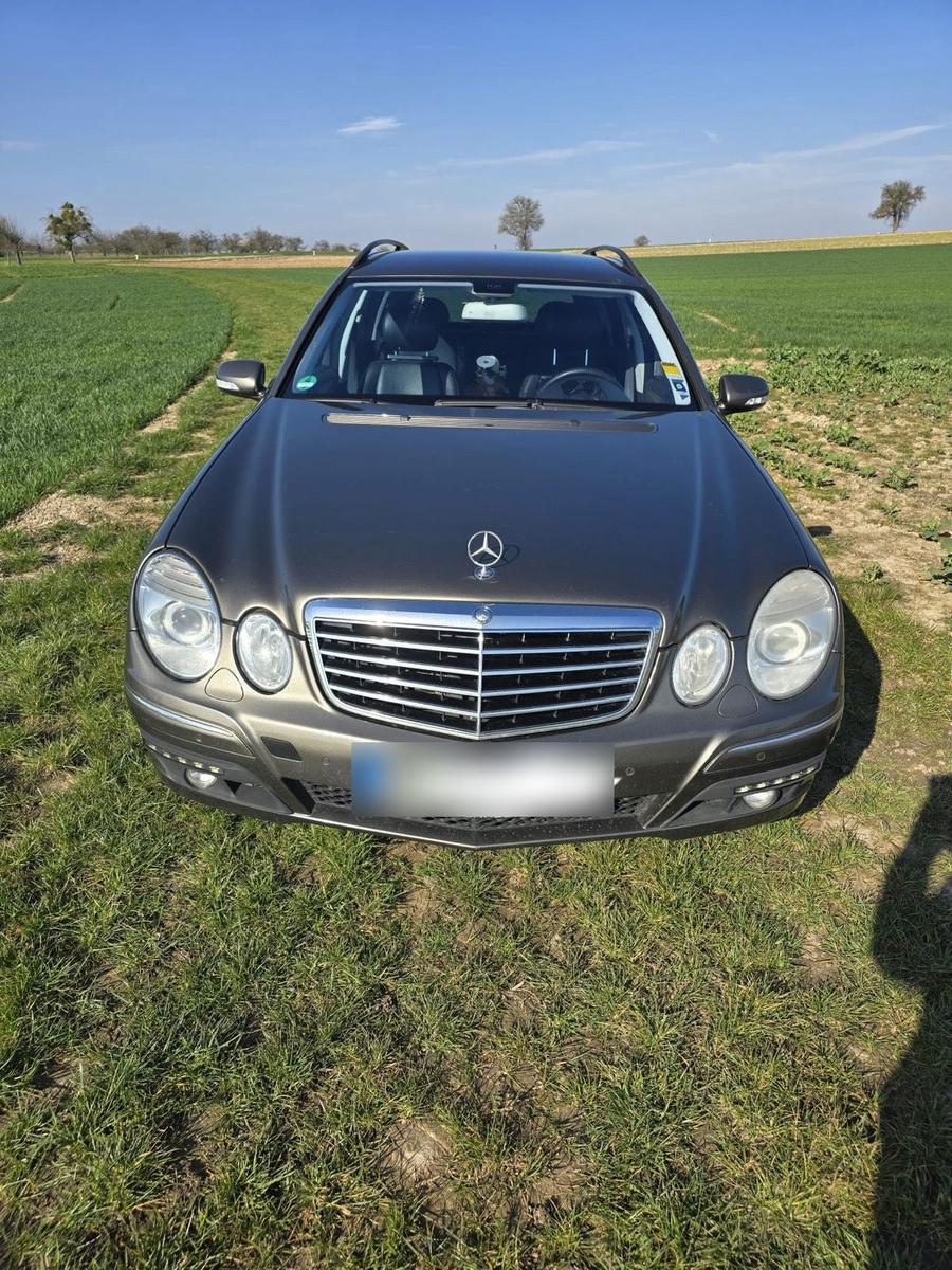 Mercedes-Benz E320 2011 — interior