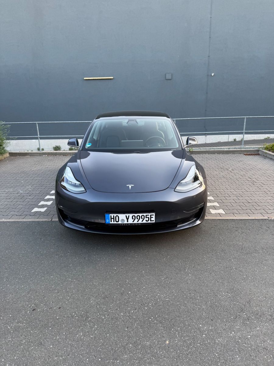 TESLA Model 3 Allradantrieb mit Dualmotor Long Ran...