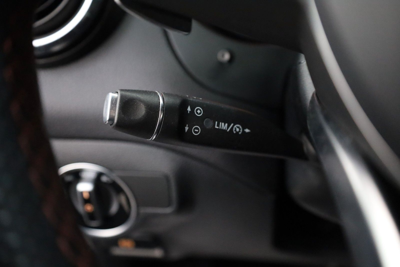 Fahrzeugabbildung Mercedes-Benz CLA 200 SB AMG Line TLeder,Navi,LED,SH,PDC,SR+WR