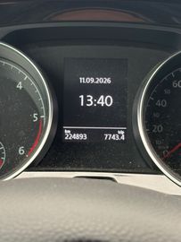Volkswagen Touran - 8