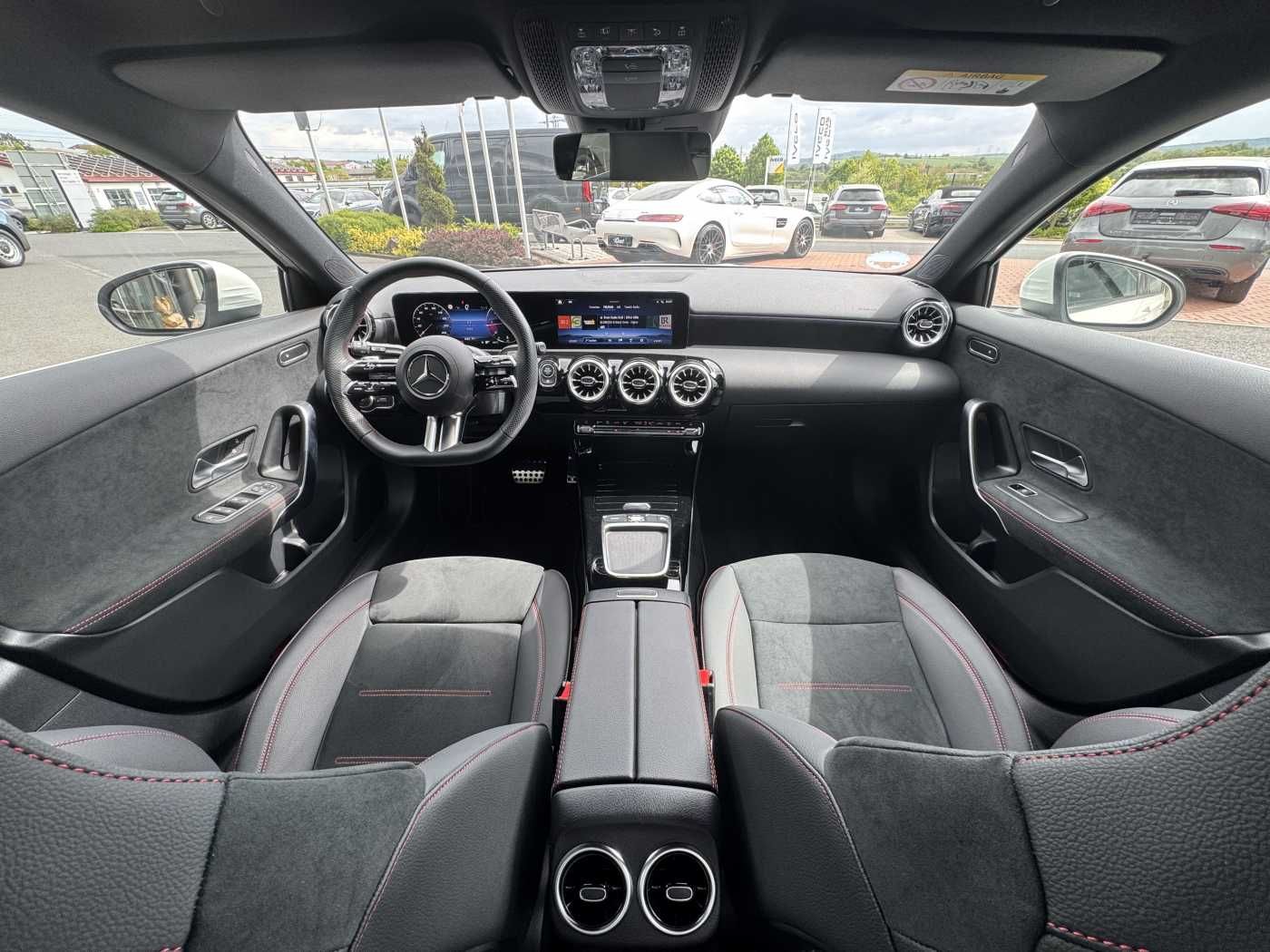 Fahrzeugabbildung Mercedes-Benz A 200d AMG+AHK+Ambiente+RFK+MBUX+LED+IHC