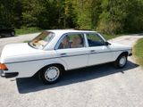 Mercedes-Benz 240 D, Oldtimer , Orginalzstd,  SH gepflegt!! - Mercedes-Benz 240 mit Diesel-Antrieb