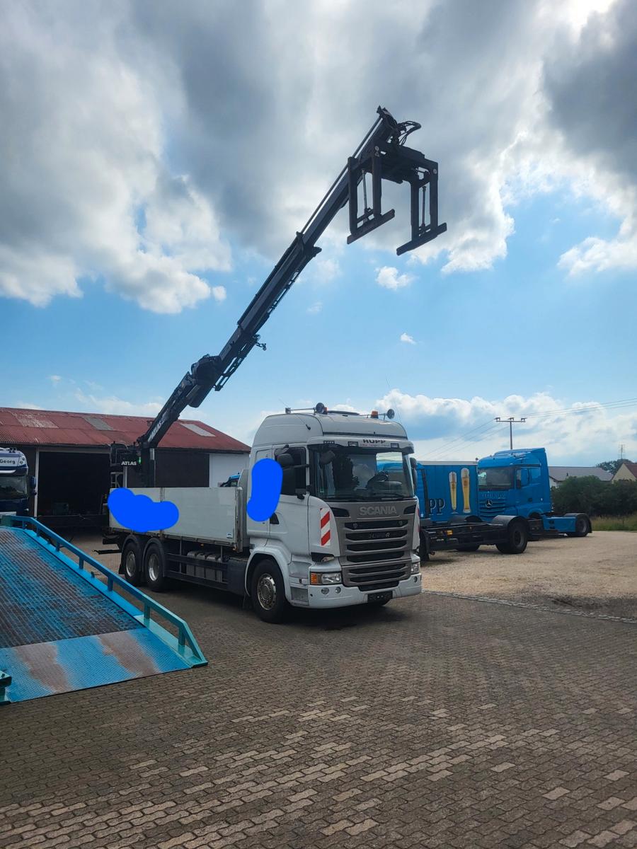 Scania R 490 mit Atlas Kran 210.2