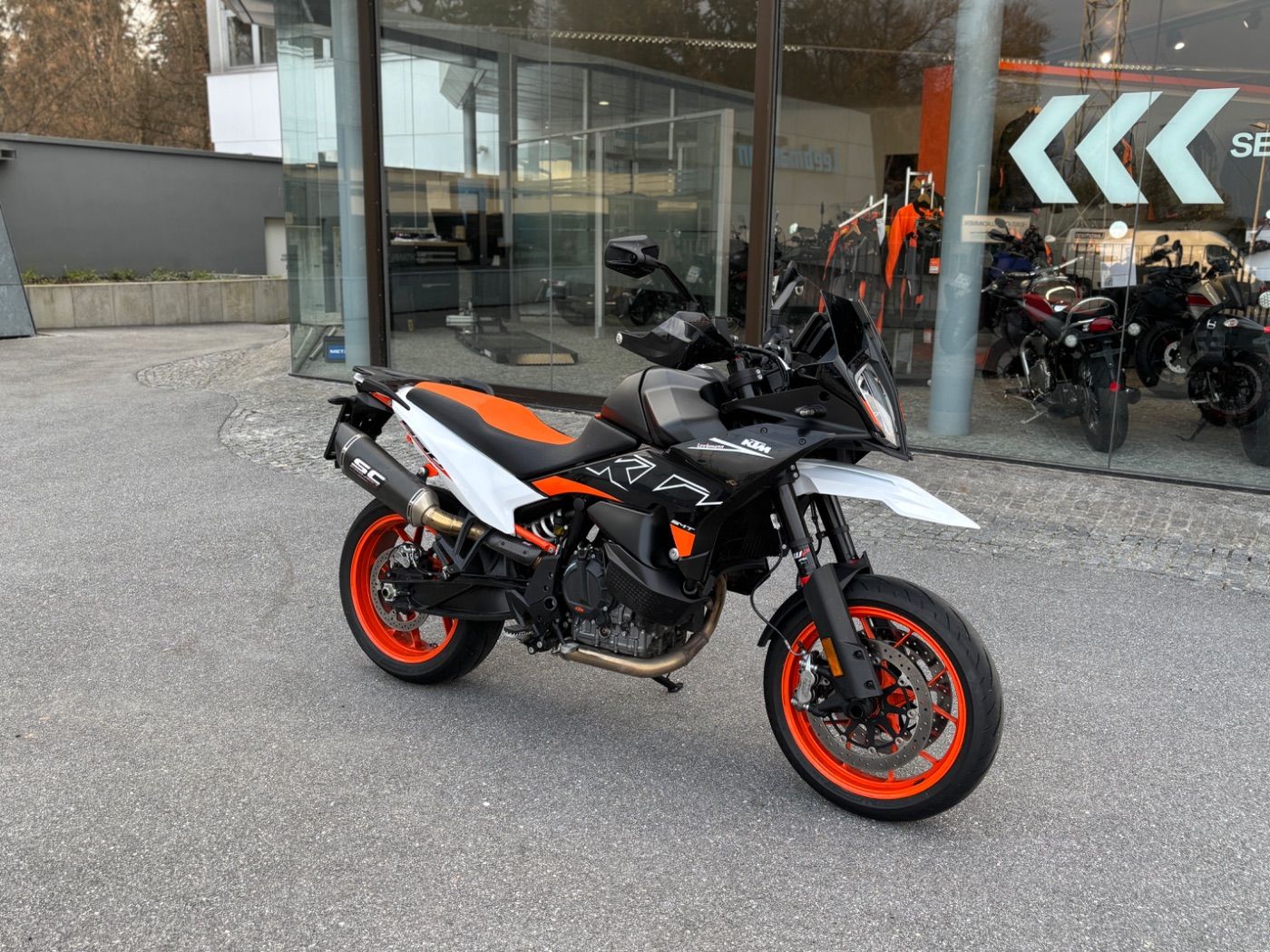 Fahrzeugabbildung KTM 890 SMT Modell 2023