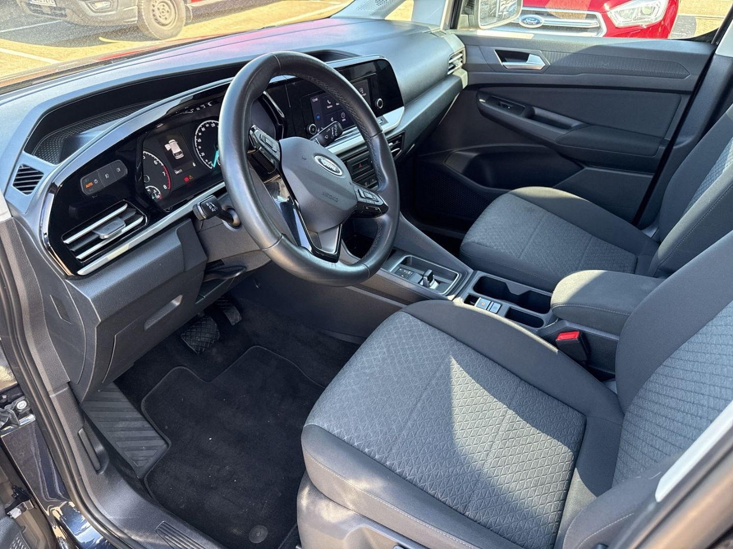 Fahrzeugabbildung Ford Tourneo Connect Titanium AUTOMATIK Apple CarPlay