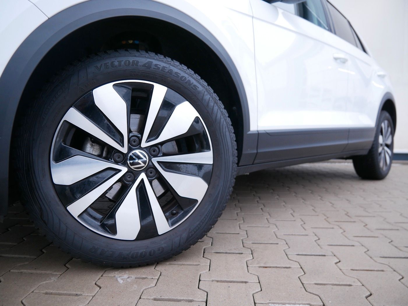 Fahrzeugabbildung Volkswagen T-Roc 1.0 TSI GOAL NEU35T ACC SHZ LED Allwetter