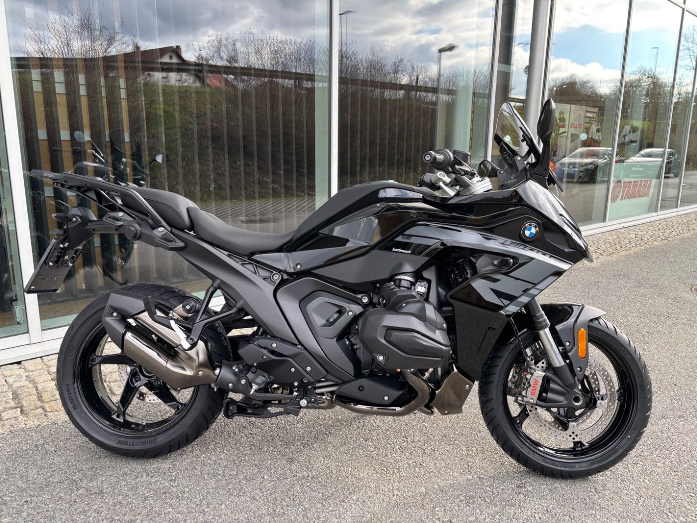 Fahrzeugabbildung BMW R 1300 RS Triple Black 4 Pakete