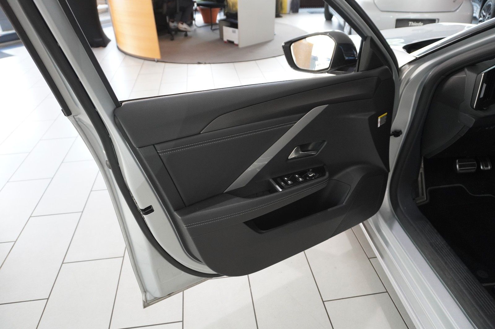 Fahrzeugabbildung Opel Astra L Lim. 1.6 HYBRID GS SPORT NAVI/360°/SPORT