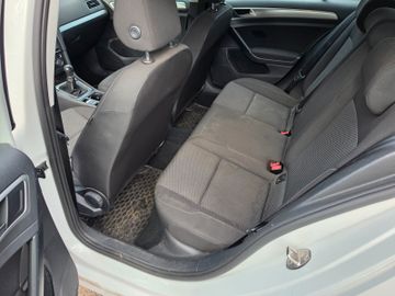 Volkswagen Golf - 10