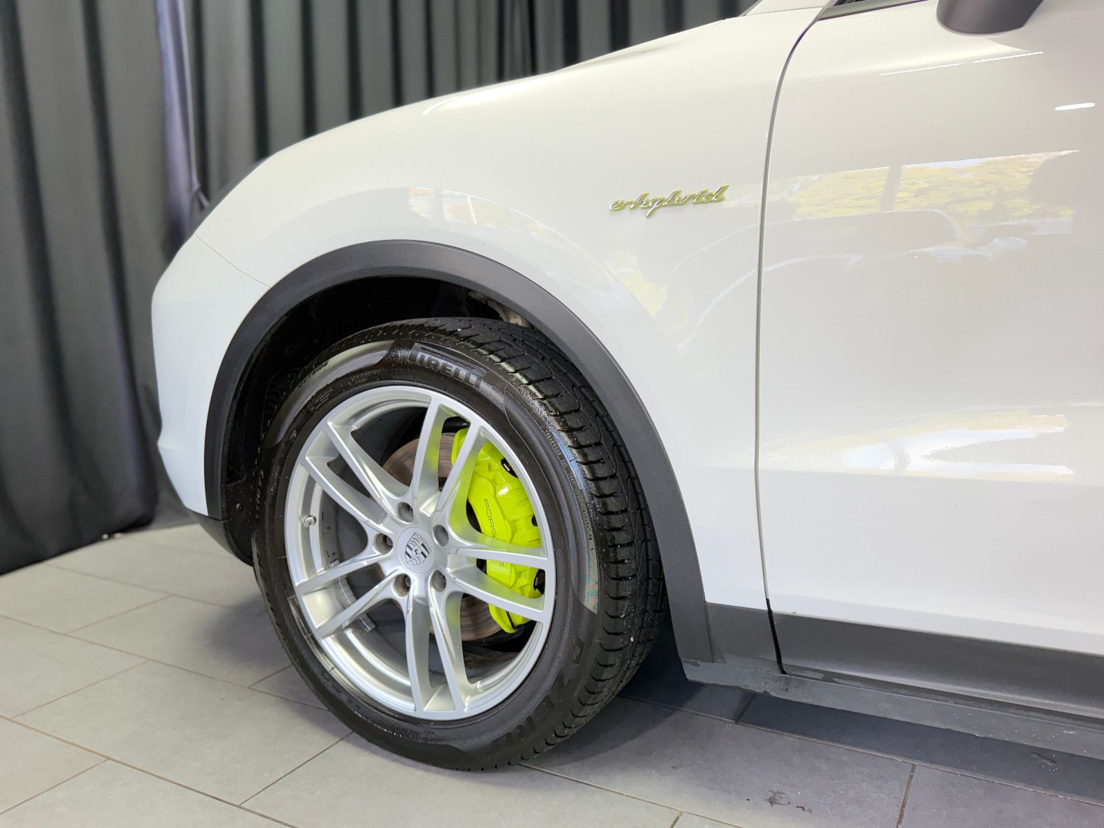 Fahrzeugabbildung Porsche Cayenne E-Hybrid|PANORAMA|SPORT-CHRONO|ACC