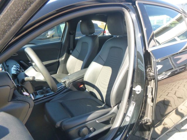 Fahrzeugabbildung Mercedes-Benz A 200d Limo >Navi/R-kamera/PDC/SHZ<