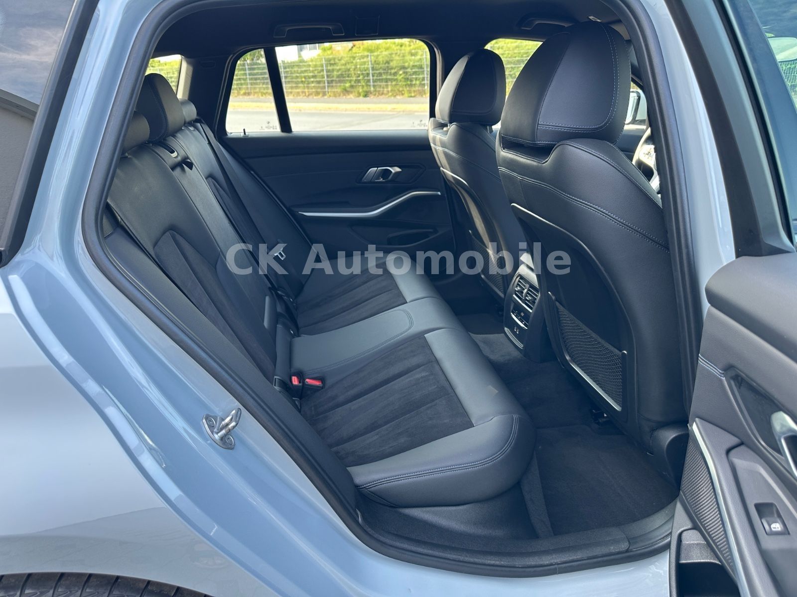 Fahrzeugabbildung BMW 330d xDrive Touring M-Sport/Navi/Head-Up/LED/Kam