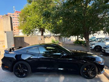 Ford Mustang - 8