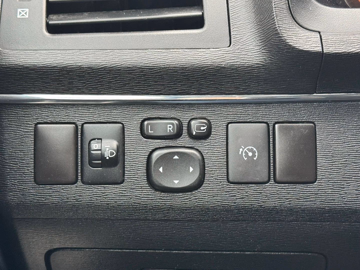 Toyota Avensis 2010 — photo 22