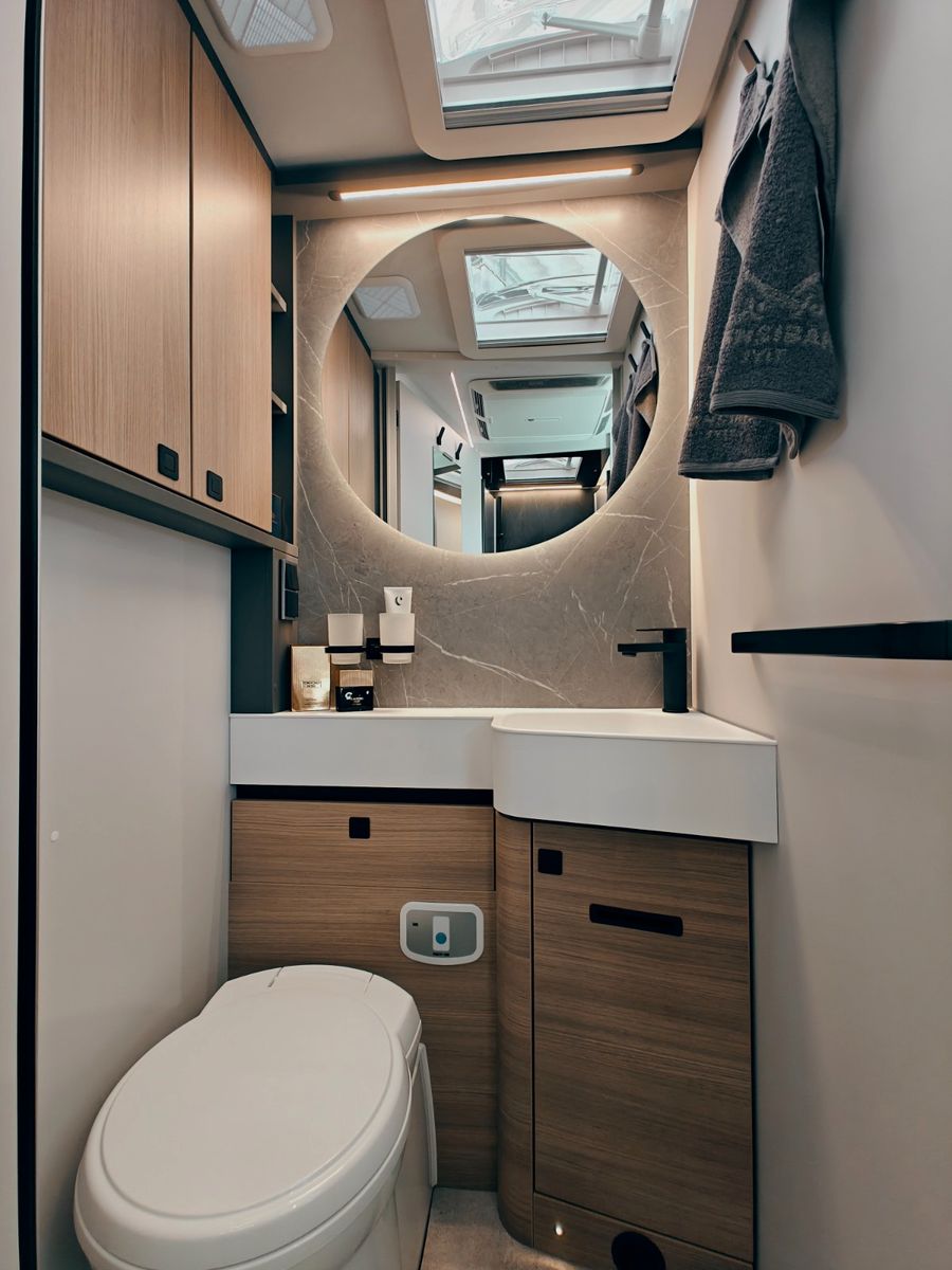 Fahrzeugabbildung HYMER / ERIBA / HYMERCAR B-KLASSE MC T 680 PREMIUM - MATARA TEAK by palmo