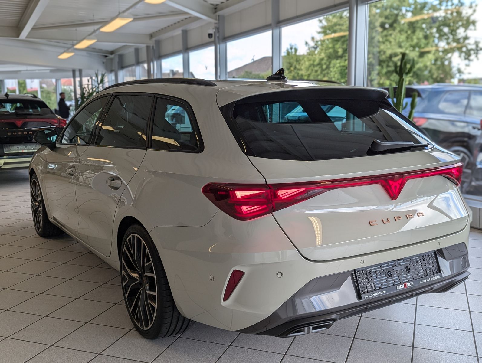 CUPRA Leon 1.5 eTSI Sennh Matrix Pano Edge/Dynamic AHK - Image 5