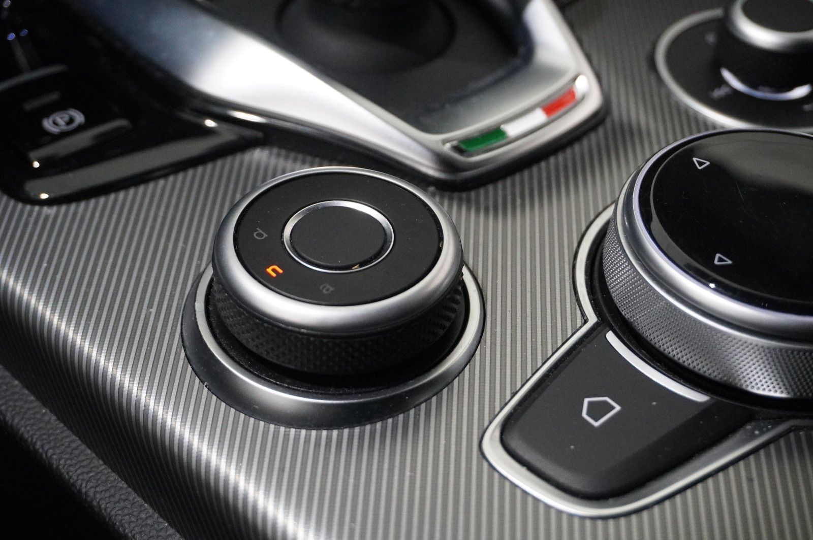 Fahrzeugabbildung Alfa Romeo Stelvio 2.2D VELOCE Q4 NAVI/LED/KAMERA/MATRIX/SH