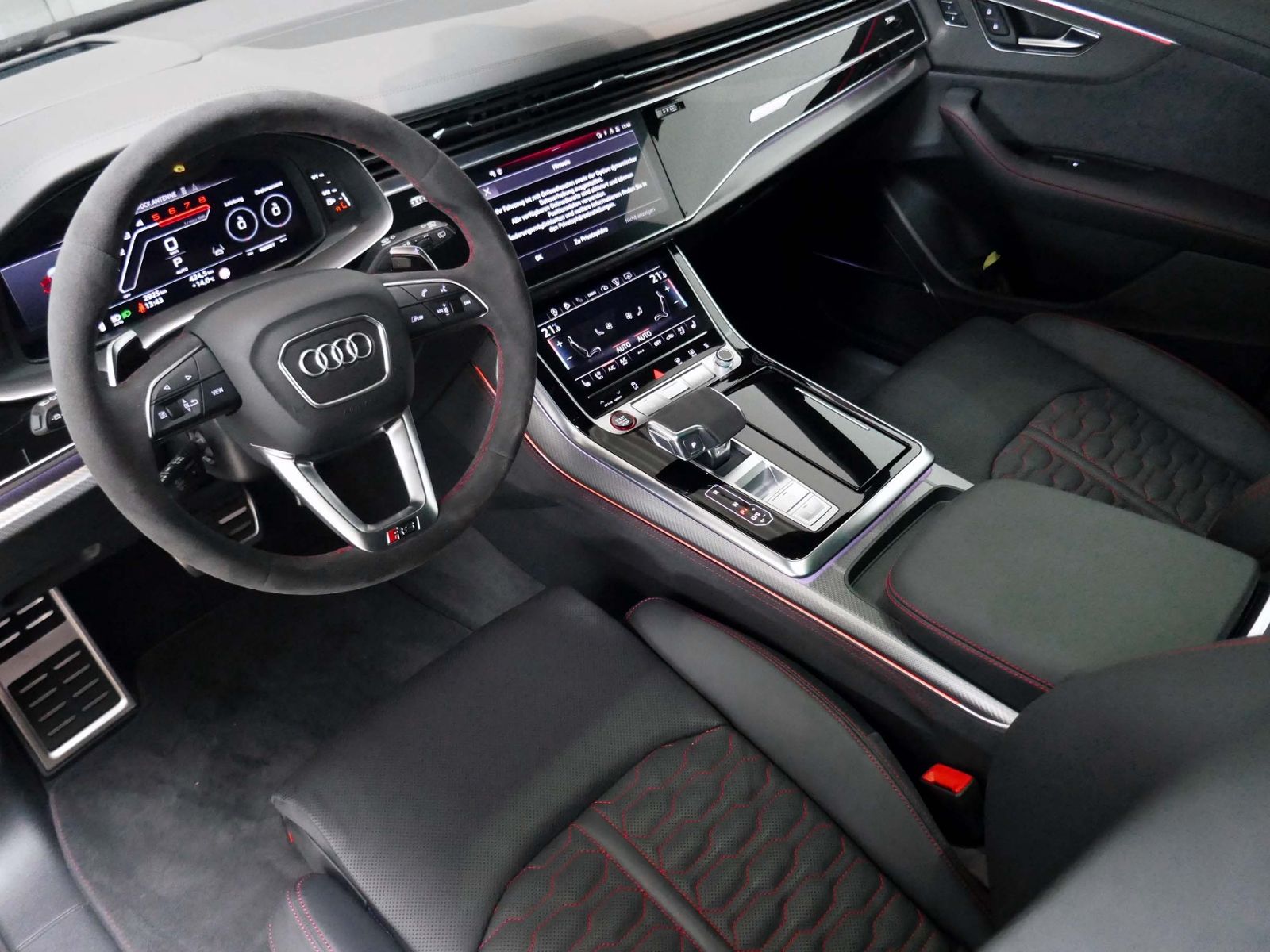 Fahrzeugabbildung Audi RS Q8 quattro 4.0 V8 441 kW | LED RFK AHK Navi