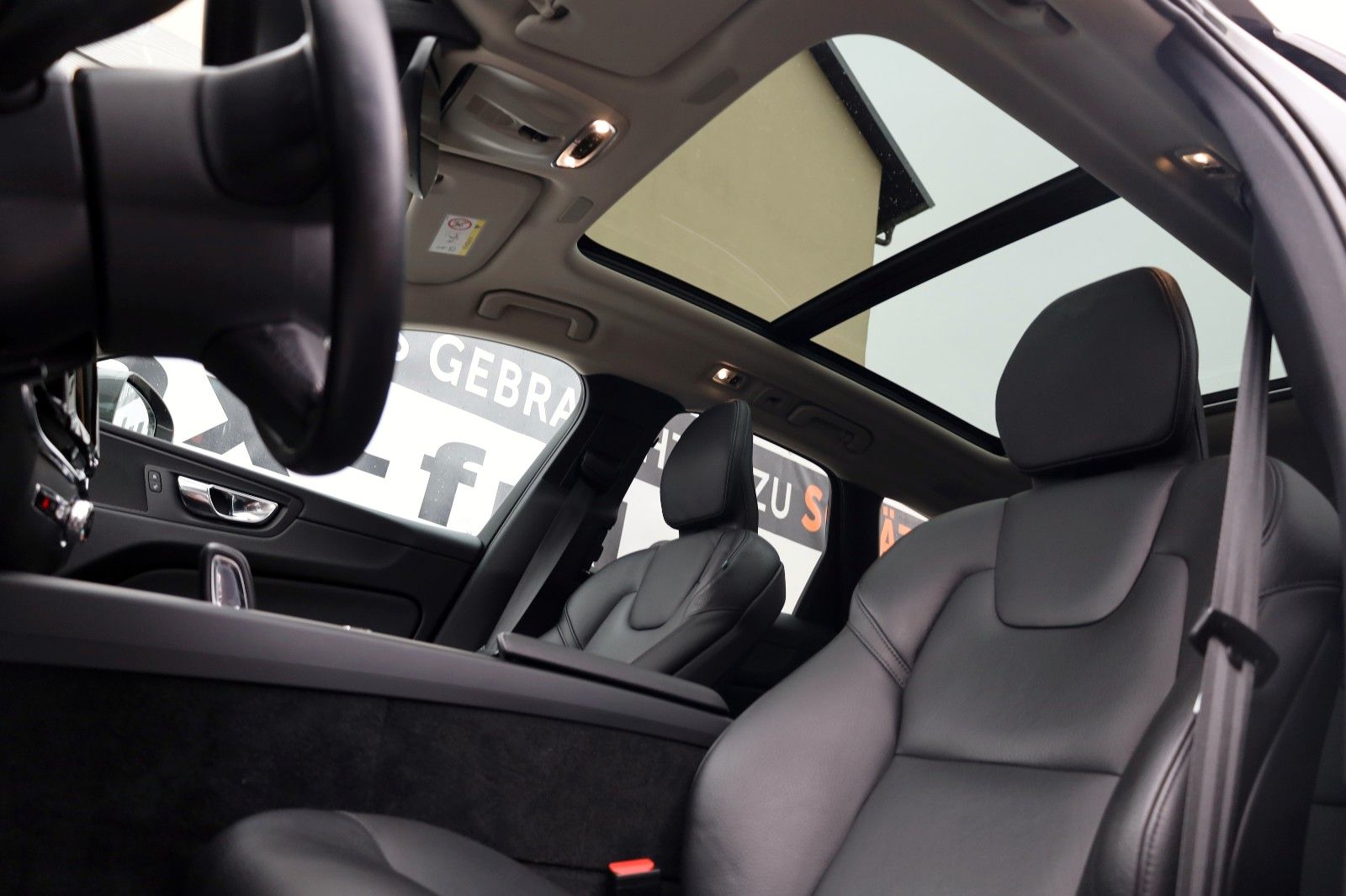 Fahrzeugabbildung Volvo XC60 Inscription T6 Leder,Navi,LED,SH,Kamera,AHK