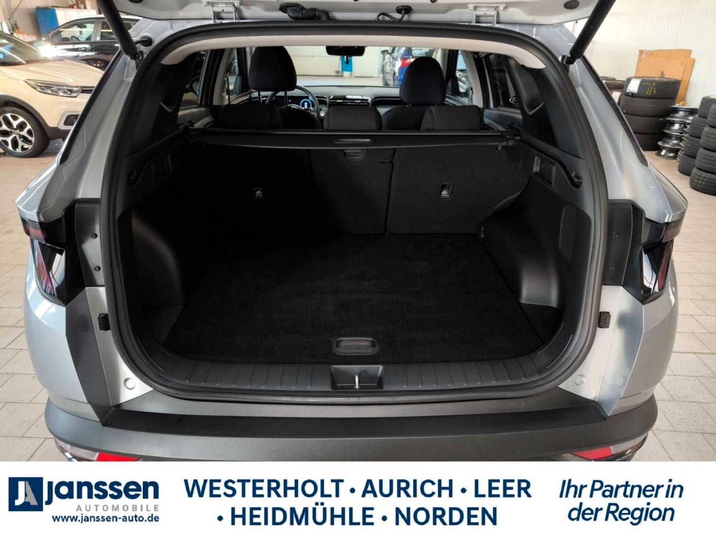 Fahrzeugabbildung Hyundai TUCSON Hybrid TREND Panoramadach Assistenz-Paket