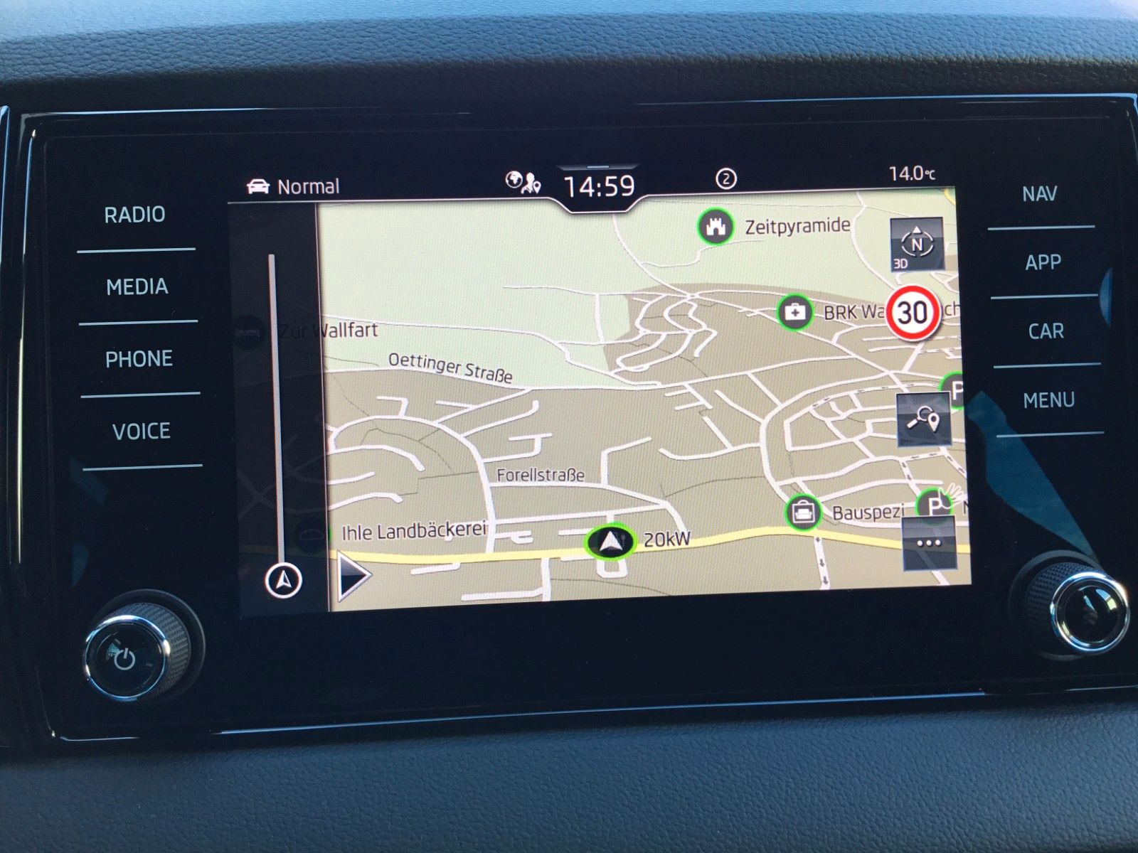 Fahrzeugabbildung SKODA Karoq 2.0l TSI DSG 4x4 Sportline+Pano+Standheizu