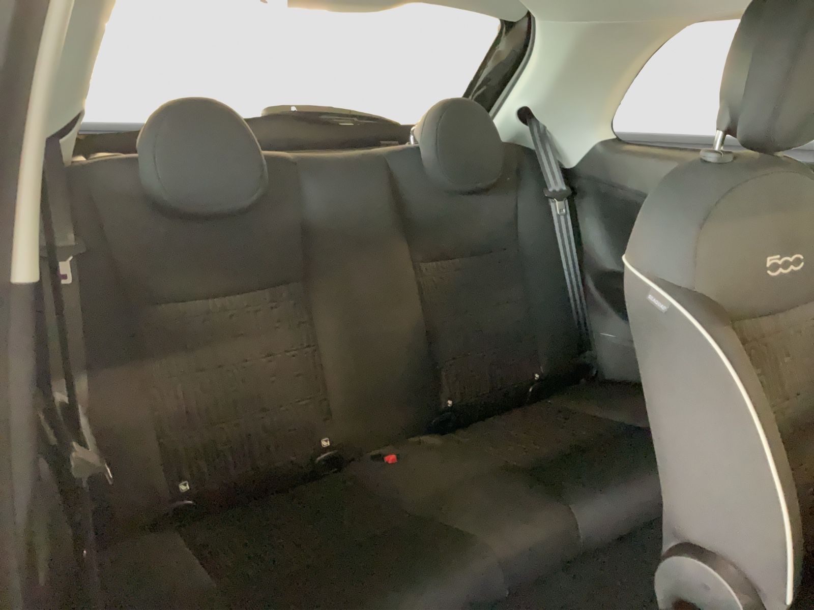 Fahrzeugabbildung Fiat 500e + Radio- & Winterpaket