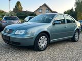Volkswagen Bora 1.6 FSI Pacific Sitzheizung Klima Bluetooth - Volkswagen Bora mit Benzin-Antrieb: Limousine