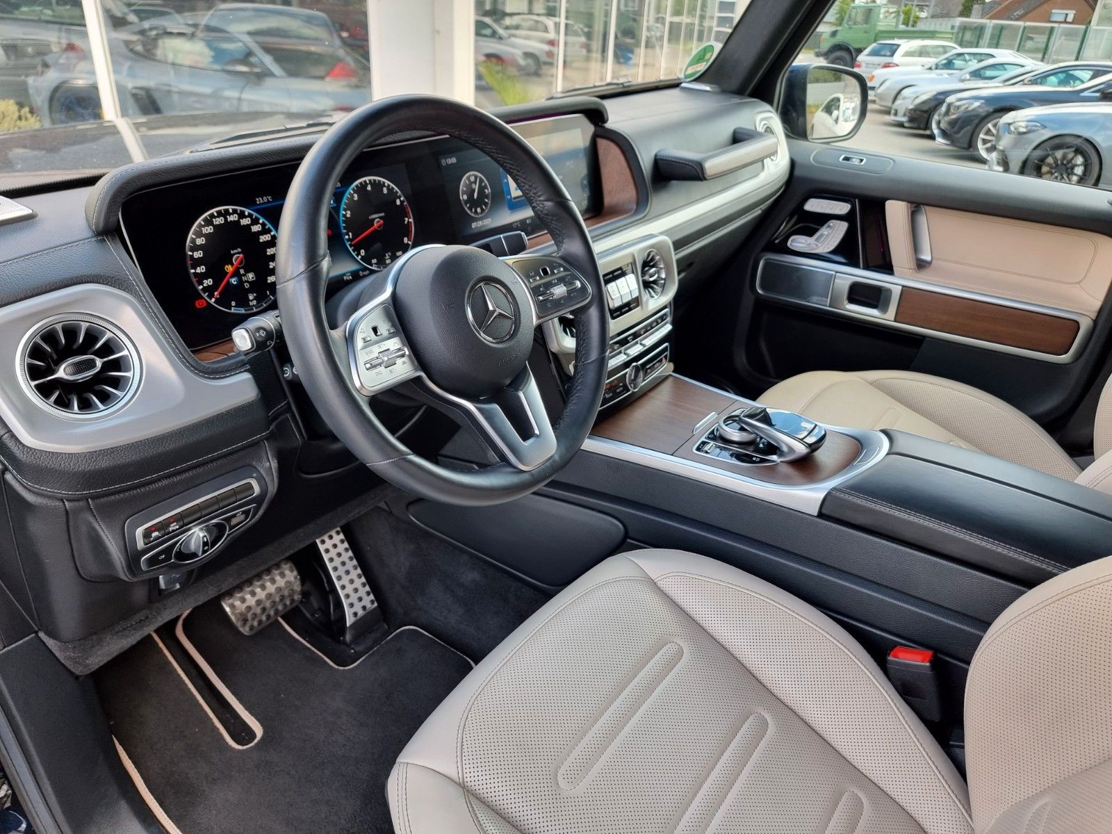 Fahrzeugabbildung Mercedes-Benz G 500/Massage/Distr/Burm/Stdhzg/LED/Fond Ent.