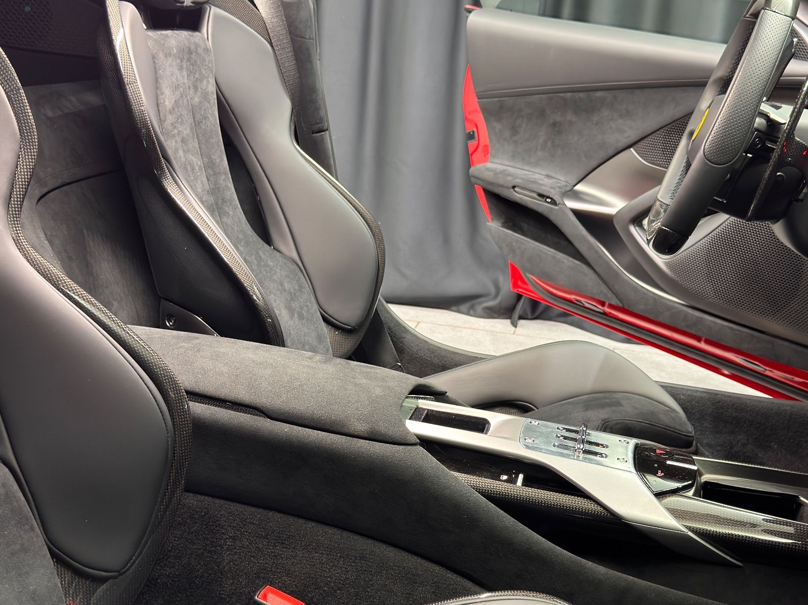 Fahrzeugabbildung Ferrari 12Cilindri|LIFT|FULL-CARBON|RACING-SEAT|ON STOCK