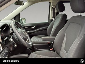 Mercedes V 220 - 9