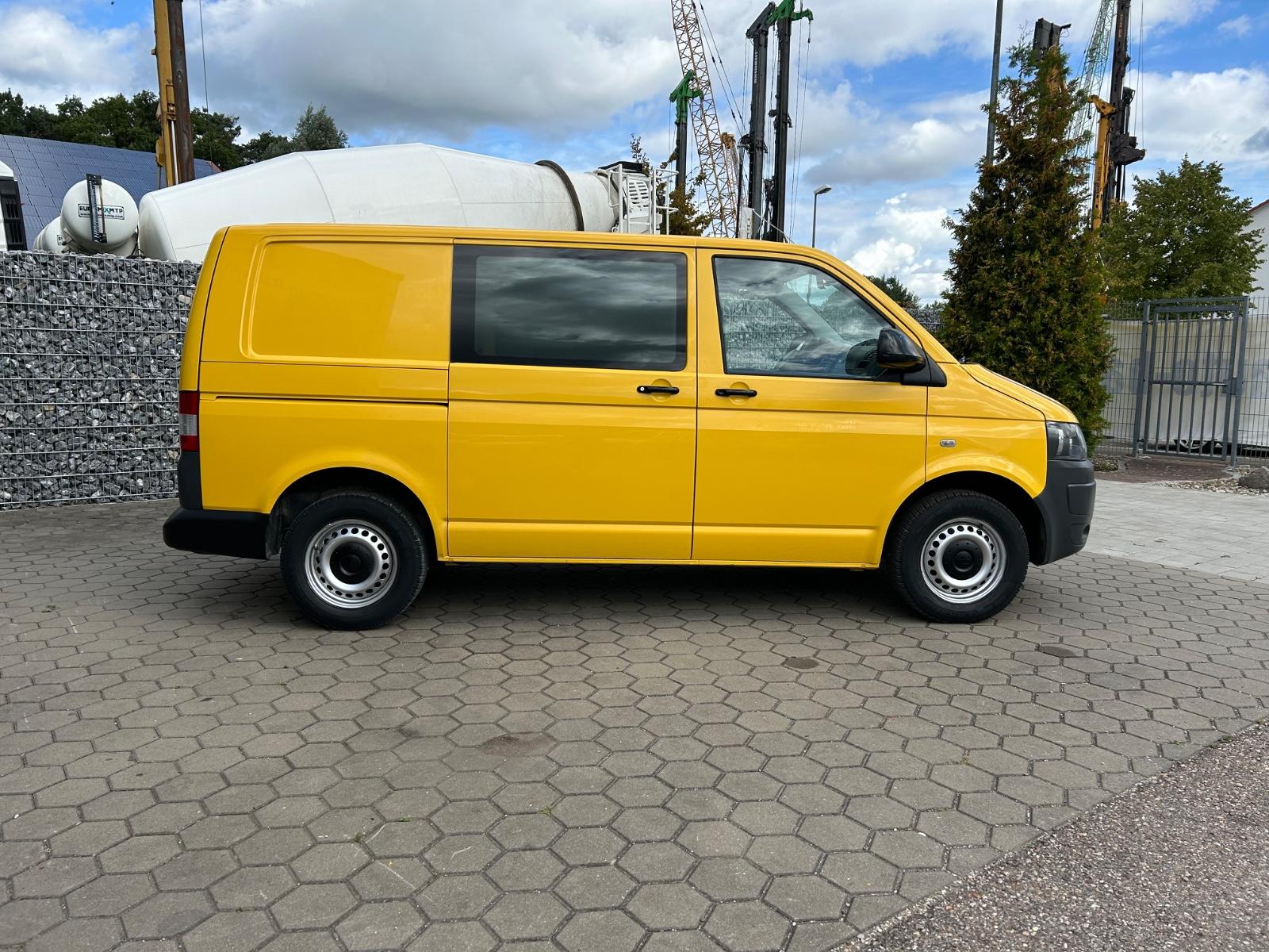 Volkswagen Transporter 2012 — photo 11